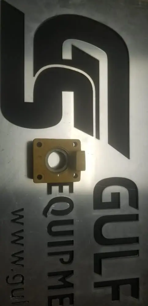 G106810 CASE 580L FRONT AXLE CYLINDER END