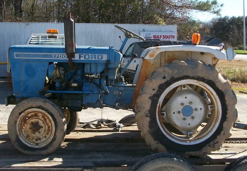 SALVAGE FORD NEW HOLLAND 1700 TRACTOR FOR PARTS GULF SOUTH EQUIPMENT SALES BATON ROUGE LOUISIANA