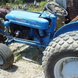SALVAGE FORD 2000 3 CYLINDER GAS TRACTOR FOR PARTS GULF SOUTH EQUIPMENT SALES BATON ROUGE LOUISIANA