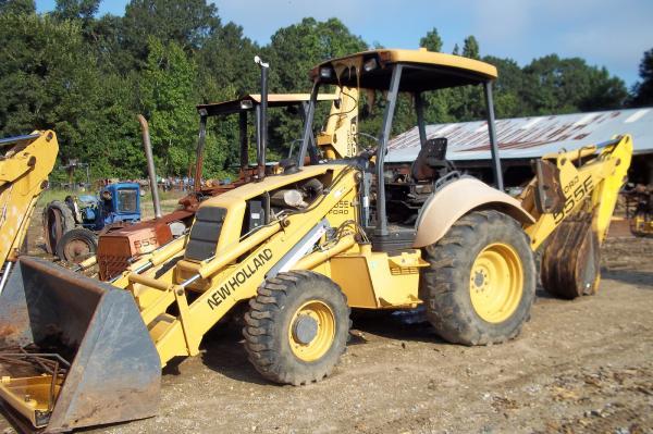 SALVAGE FORD 555E 4WD BACKHOE FOR PARTS GULF SOUTH EQUIPMENT SALES BATON ROUGE LOUISIANA