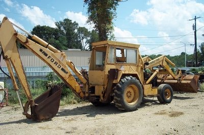 SALVAGE FORD 755 BACKHOE FOR PARTS GULF SOUTH EQUIPMENT SALES BATON ROUGE LOUISIANA