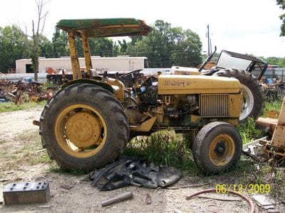 SALVAGE JOHN DEERE 2040 TRACTOR IN FOR PARTS GULF SOUTH EQUIPMENT SALES BATON ROUGE LOUISIANA