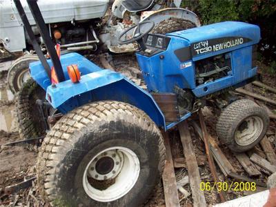 SALVAGE FORD NEW HOLLAND TC30 TRACTOR FOR PARTS GULF SOUTH EQUIPMENT SALES BATON ROUGE LOUISIANA