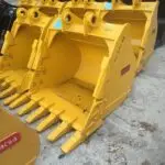 BKTPC22048HD KOMATSU pc220 48" BUCKET
