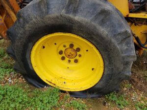 E6NNB579AA 555 555A/B BACKHOE SWING CYLINDER, USED SAME ON RIGHT AND LEFT