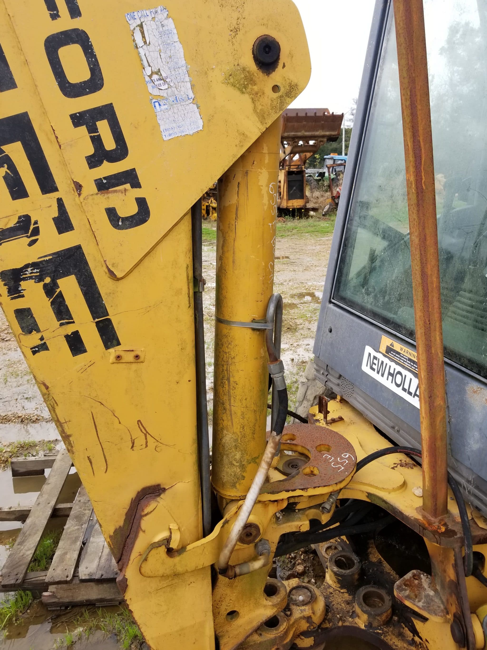 85800250 555E SERIES FORD BACKHOE BOOM LIFT CYLINDER, GOOD USED TO PULL