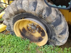 555E LB75 REAR RIM GOOD USED WITHOUT TIRE - NEED TIRE SIZE