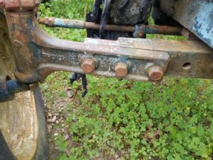 USED FORD 1100 RIGHT FRONT AXLE KNEE
