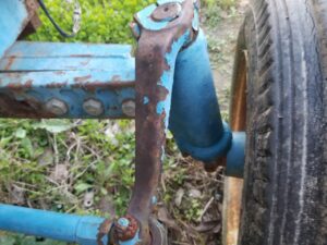 USED FORD 1300 2WD RIGHT FRONT AXLE KNEE