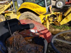 USED MASSEY 135 FENDER (LEFT HAND PICTURED)