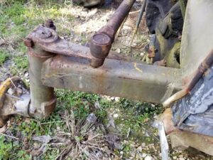 USED MASSEY 135 RIGHT FRONT AXLE KNEE