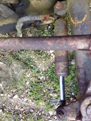 USED MASSEY 135 R.H. POWER STEERING CYLINDER