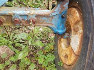 USED FORD 1600 2WD LEFT AXLE KNEE