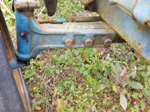 USED FORD 1600 RIGHT 2WD FRONT AXLE KNEE