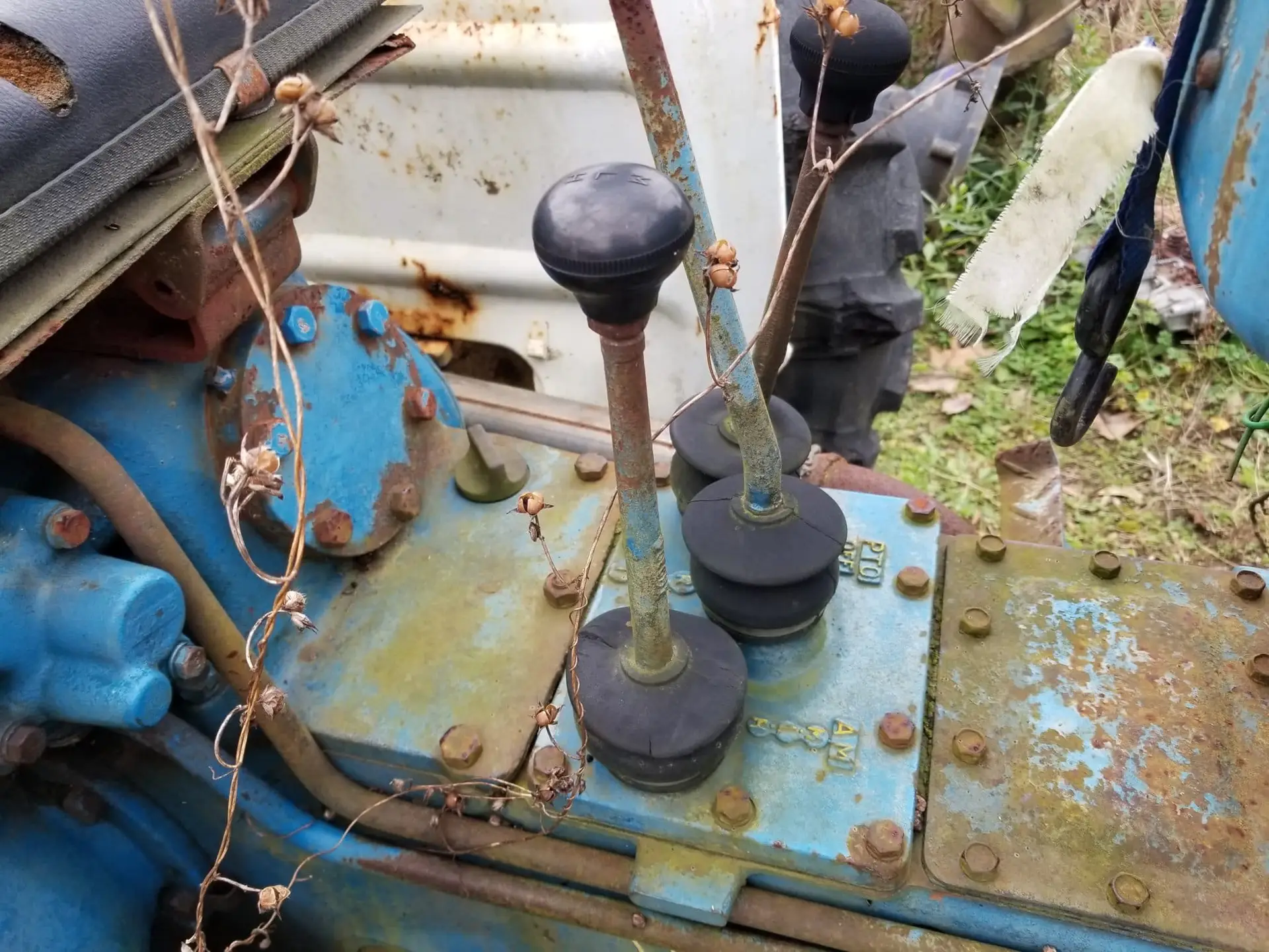 USED FORD 1600 SHIT TOP ASSEMBLY