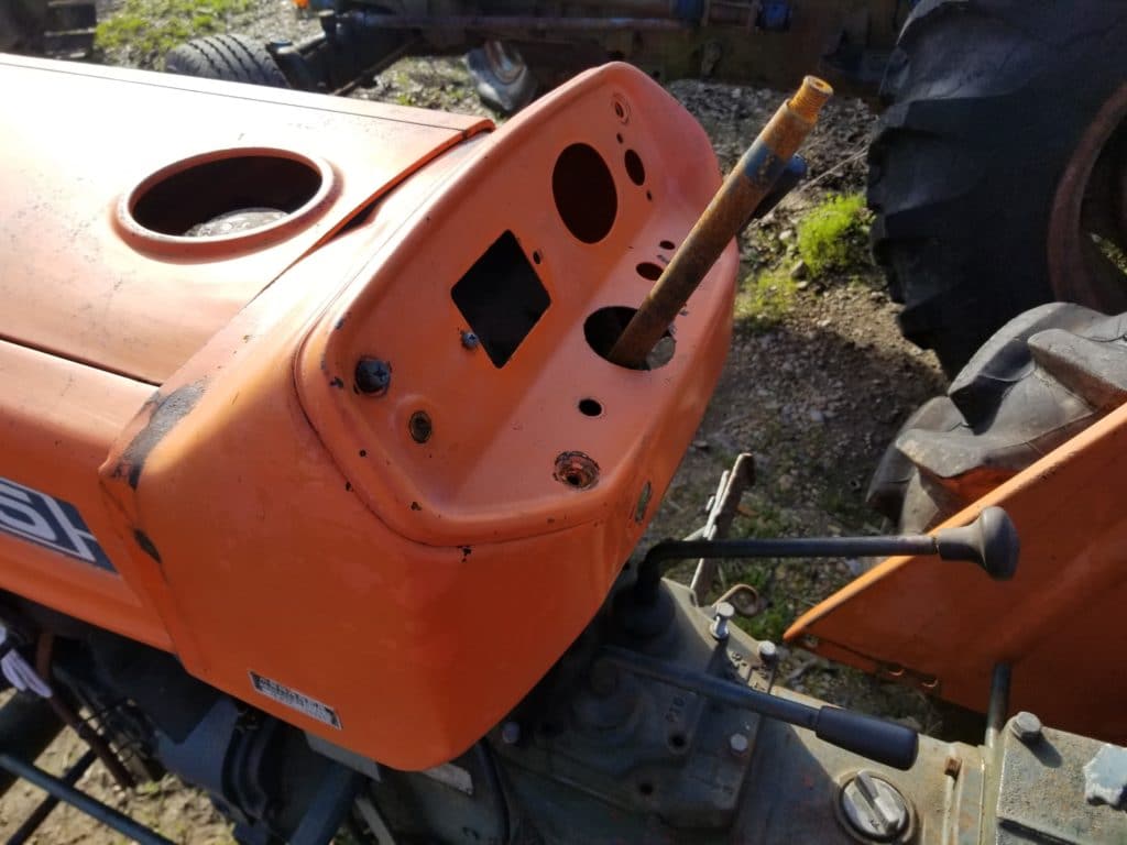 USED KUBOTA L185 DASH COWLING - Gulf South Equipment Sales