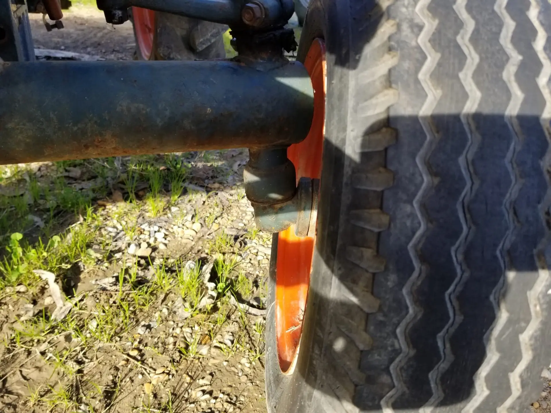 USED KUBOTA L185 L.H. FRONT AXLE KNEE