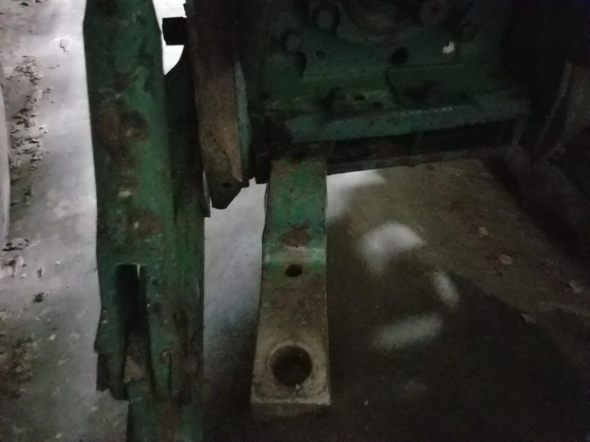 USED DEERE 2640 DRAWBAR AND HANGER