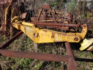 USED DEERE 310C 2WD FRONT AXLE - LESS CYLINDER
