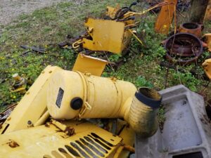 USED DEERE 490E AIR CLEANER ASSEMBLY