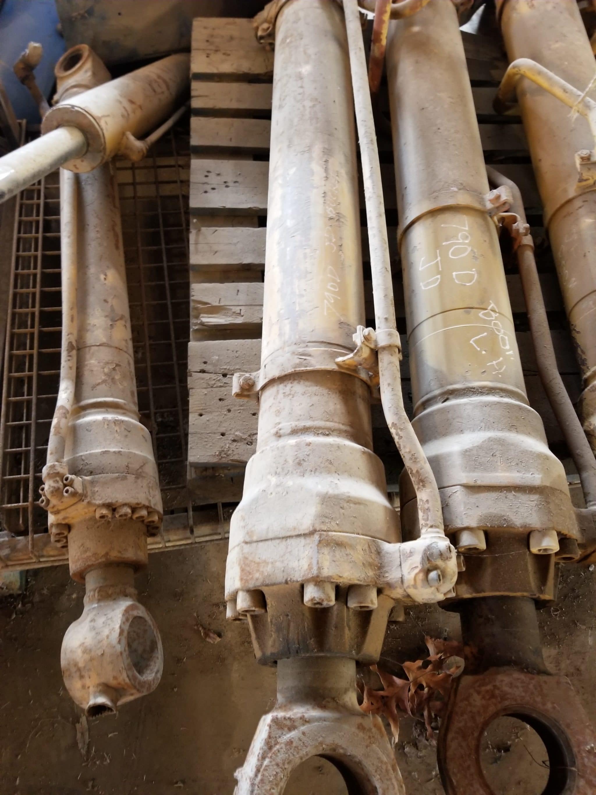 DEERE 790D EXCAVATOR BUCKET CYLINDER Gulf South Equipment