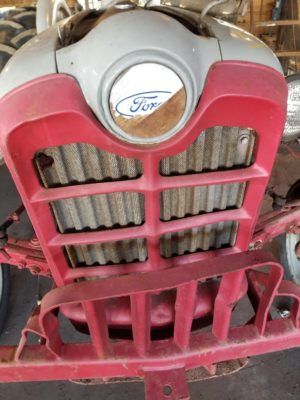 USED FORD 800 GRILLE