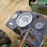USED DEERE 820 INSTRUMENT CLUSTER