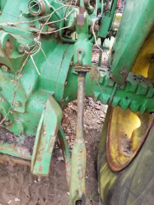 USED DEERE LEVELING BOX ASSEMBLY