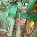 USED DEERE LEVELING BOX ASSEMBLY