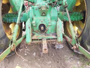 USED DEERE 820 REAR END ASSEMBLY, LESS LIFT TOP