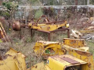 USED BACKHOE FRONT AXLES AND SWING TOWERS