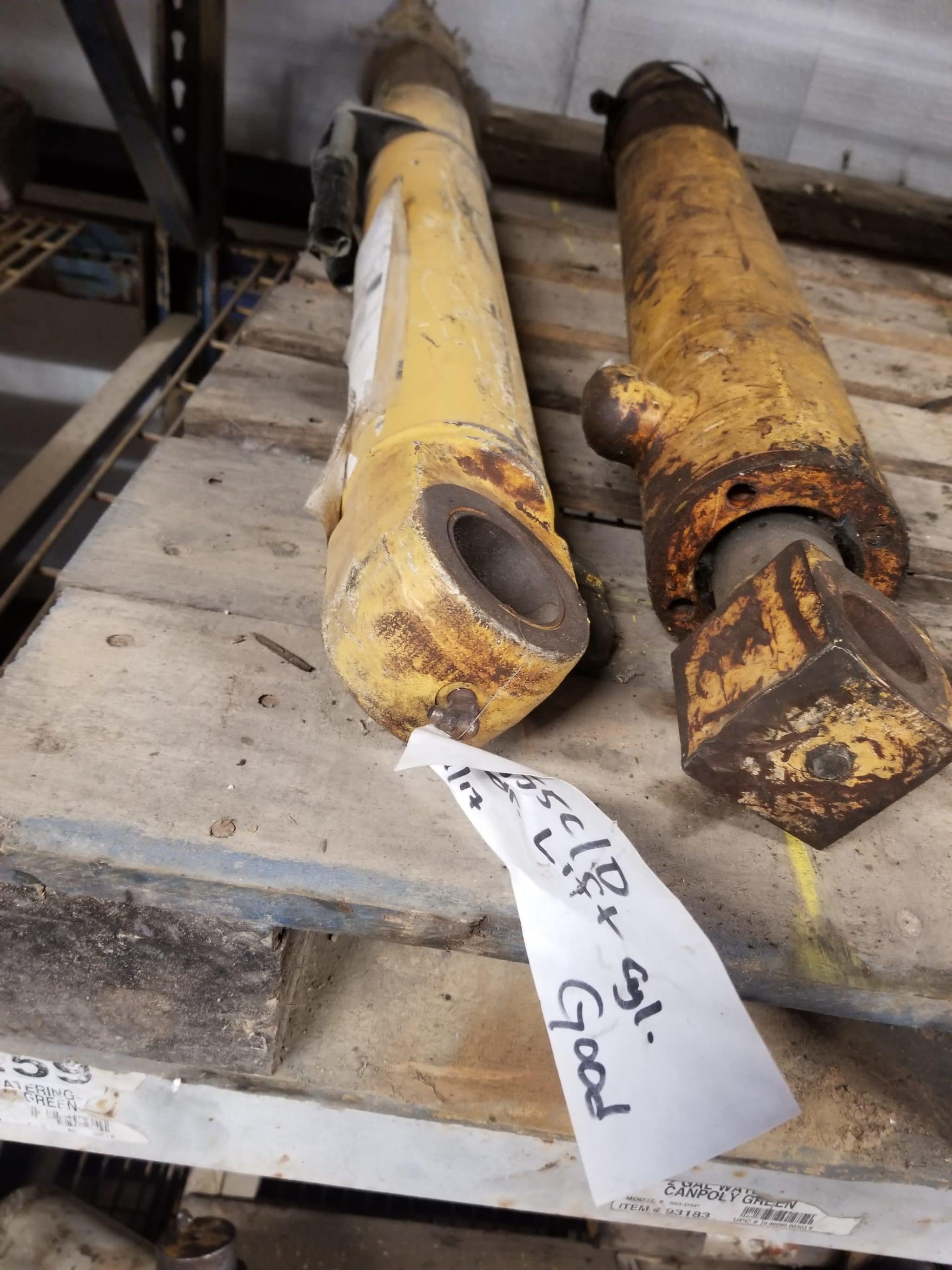 E7NNL905BC FORD 555C 555D SERIES LOADER LIFT CYLINDERS, USED TO PULL