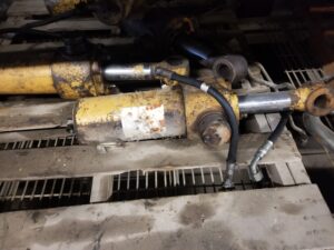 E7NNB579AD 555C 555D SERIES BACKHOE SWING CYLINDER, USED TO PULL AND CHECK