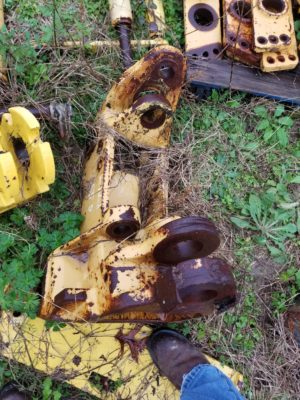 555C 555D SERIES BACKHOE SWING TOWER/ SWING POST, USED TO PULL *NEED CASTING NUMBER*