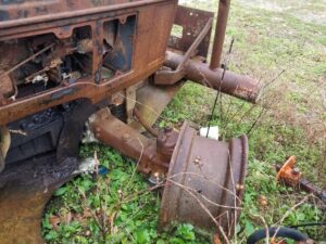 USED KUBOTA L3750 2WD FRONT AXLE, COMPLETE LESS CYLINDER