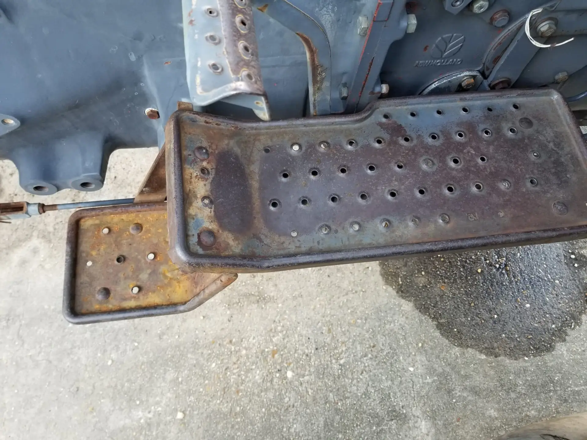 USED FORD 30 SERIES LEFT HAND RUNNING BOARD