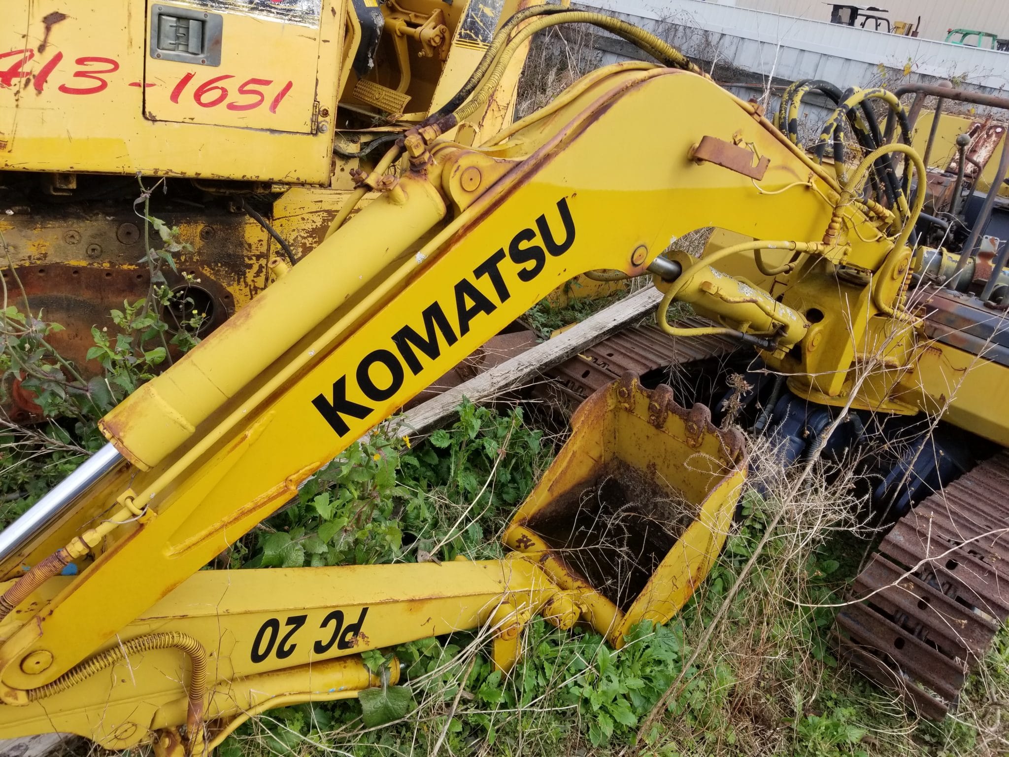 Komatsu Pc20 2 Mini Excavator Dipper Arm Cylinder Sets Atop Main