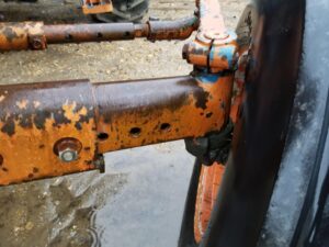 USED FORD 7810 L.H. AXLE KNEE