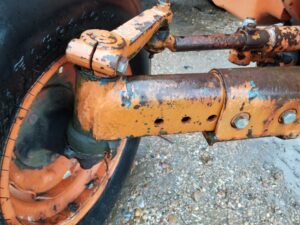 USED FORD 7810 R.H. AXLE KNEE