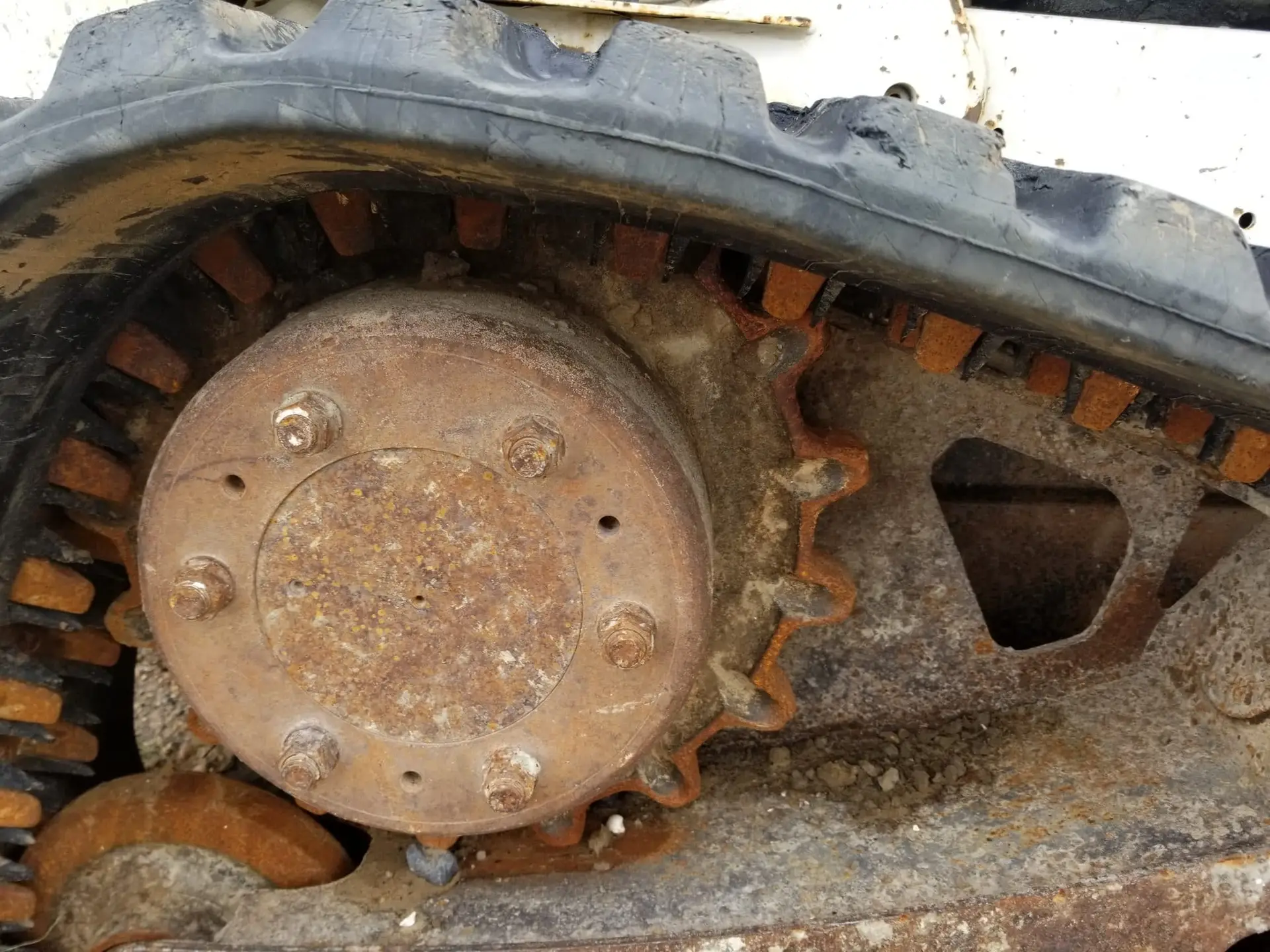 USED BOBCAT T650 SKID STEER FINAL DRIVE, COMPLETE WITH MOTOR