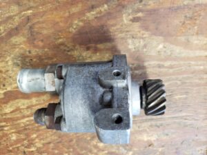 D35016 CASE 450B TRANSMISSION CHARGE PUMP - GOOD USED SIDE VIEW