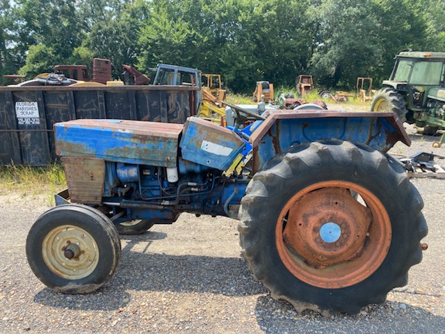 Long 460 Tractor for Salvage