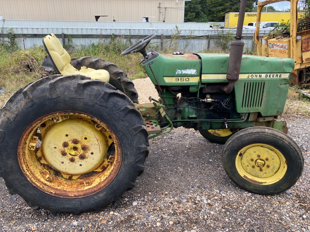 John Deere 950 2wd Tractor for Salvage