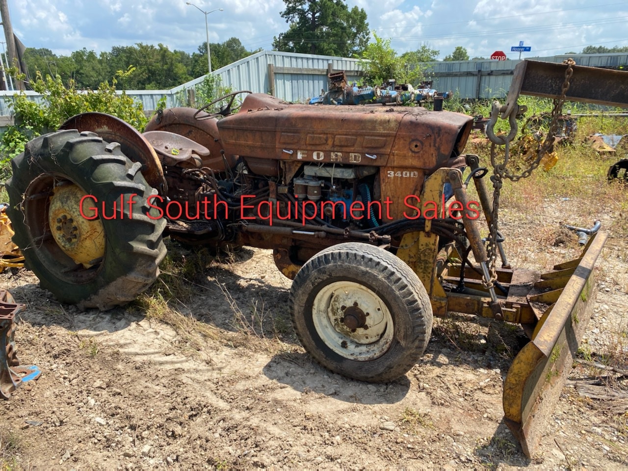 FORD 3400 INDUSTRIAL TRACTOR WITH HYDRAULIC PUSH BLADE
