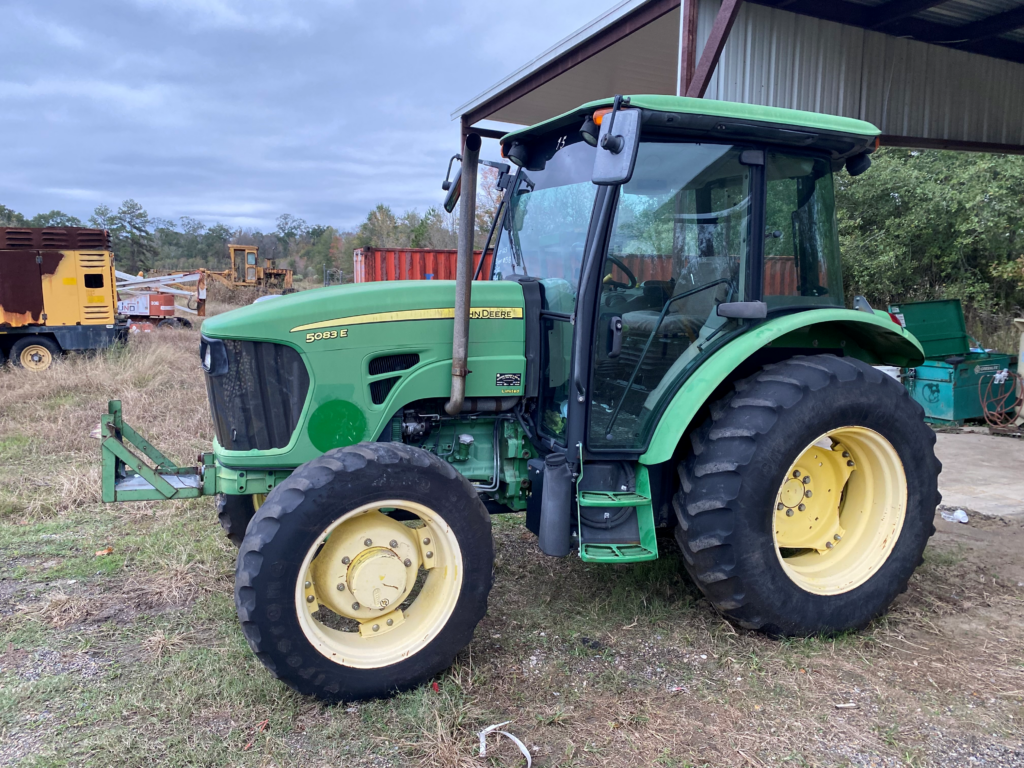 John Deere 5083E in for Parts