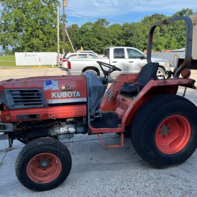 Kubota L2900 In For Parts