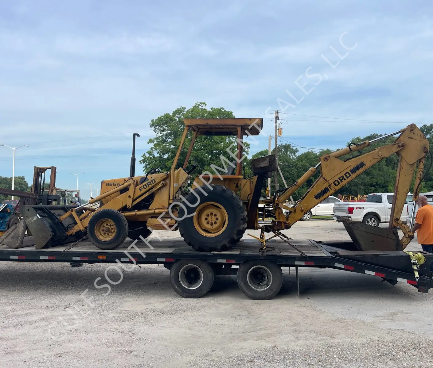 Ford 555A Backhoe in for Salvage (655A Nosecone)
