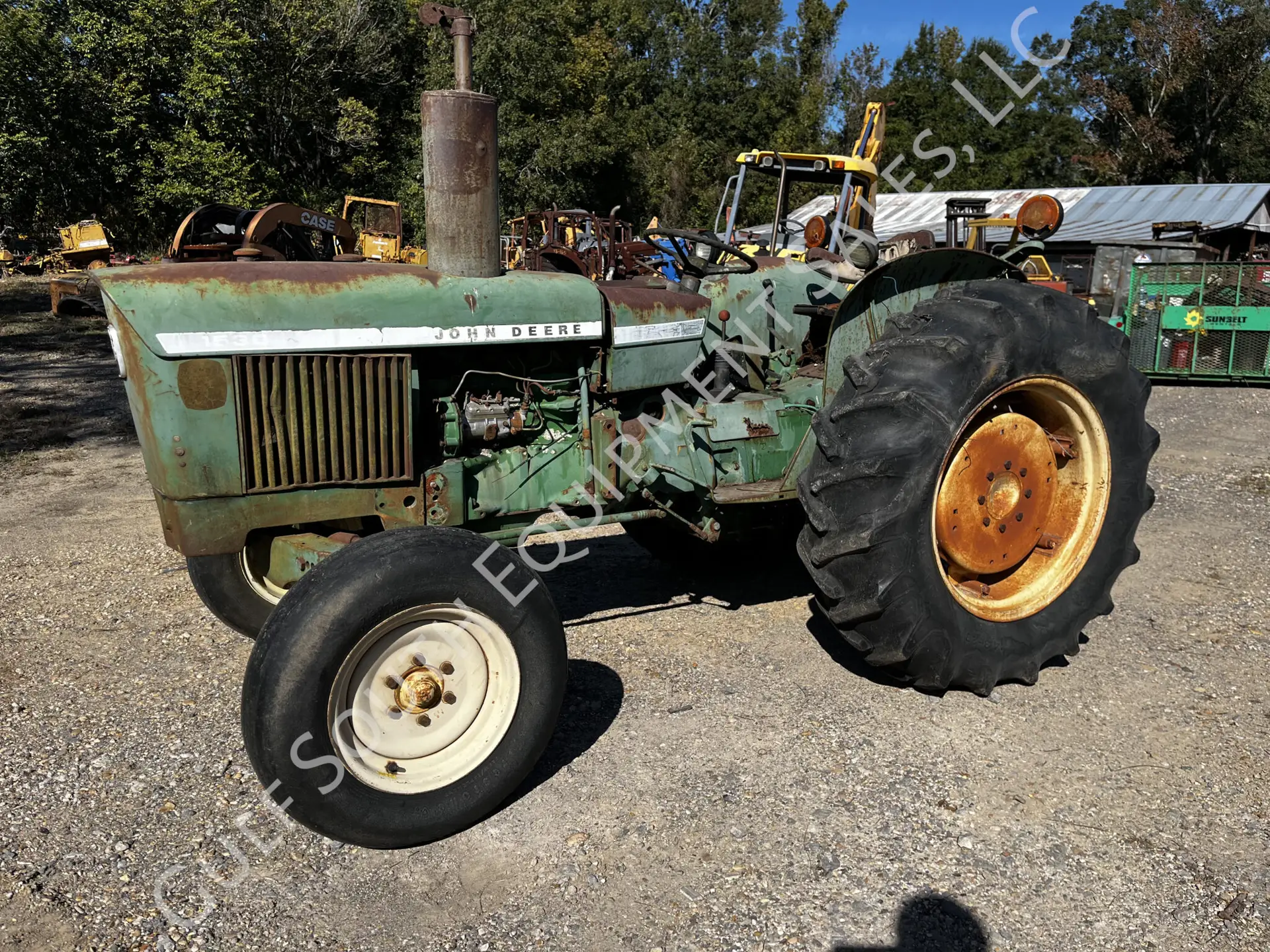John Deere 1530 2wd in for Salvage