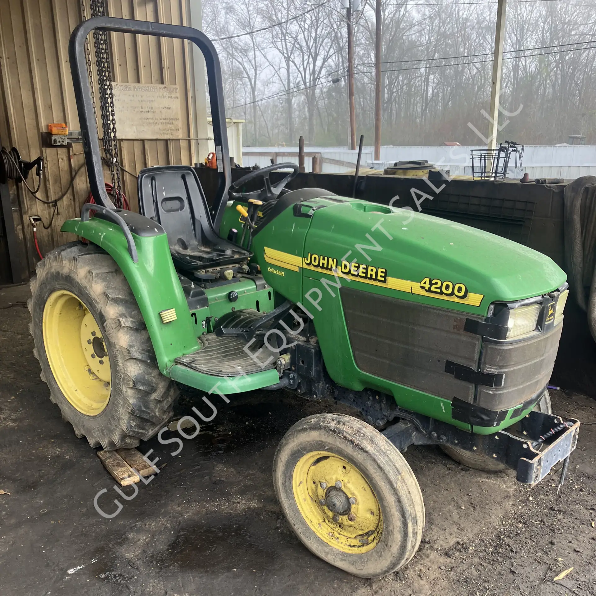 John Deere 4200 2WD Tractor in for Salvage