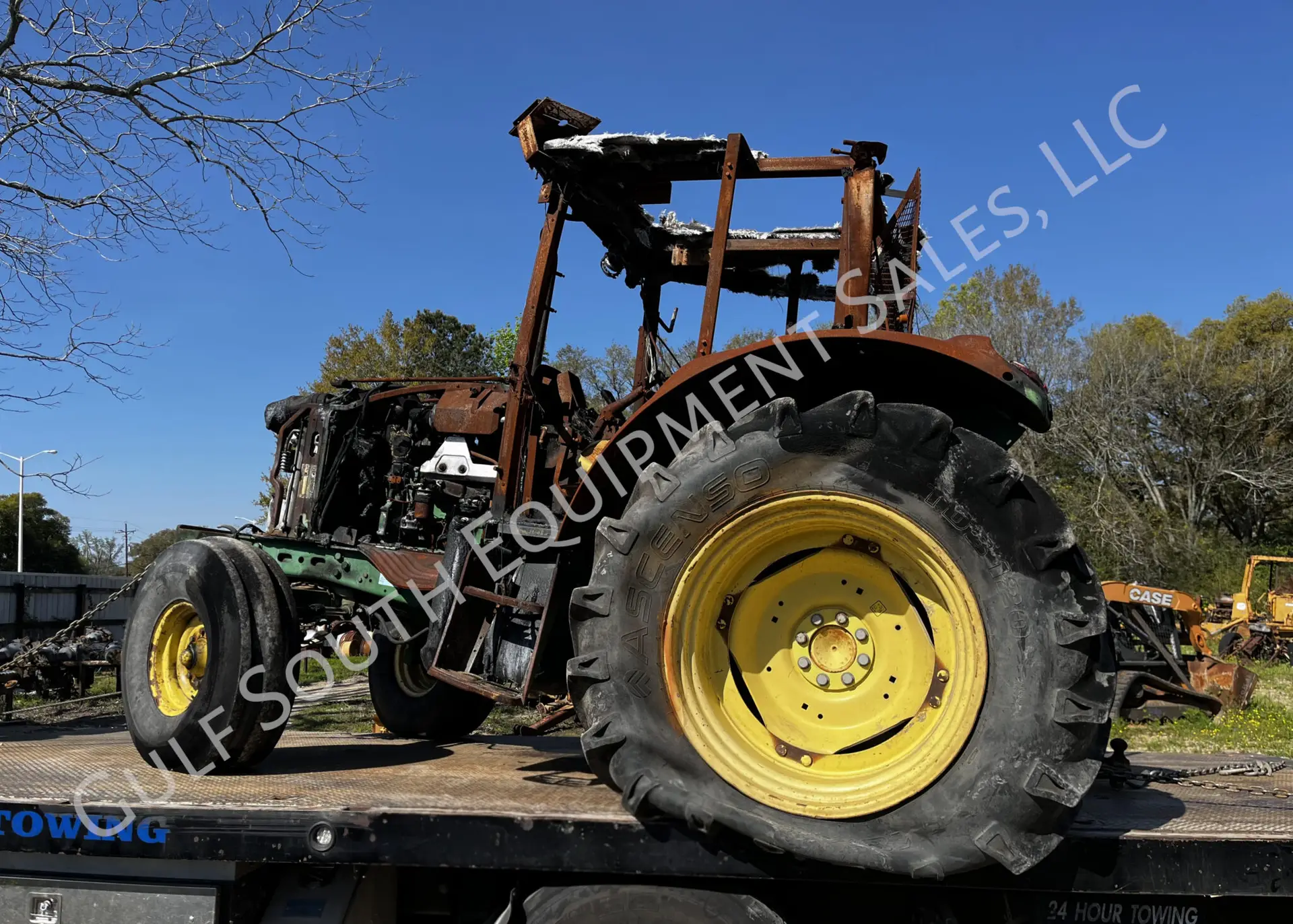 John Deere 6415 TR CAB 2WD in for Salvage
